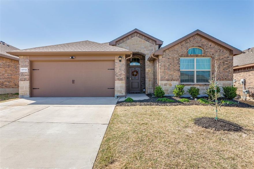 Welcome to this exceptional home in the heart of West Fort Worth. This spacious 4 bedroom,
2 bathroom home stands out with it’s open layout and stunning design.
The large primary suite provides a private retreat built for relaxation with views into the
backyard. The primary closet features custom built shelving maximizing style and storage.
The chef’s kitchen is a true highlight with stainless steel appliances, gas range, built-in
microwave, dishwasher, abundant cabinets, large corner pantry and island seating. Whether
you are entertaining or having a quiet night in, the kitchen’s seamless flow into the living space
make sure you are always a part of the conversation.
This modern smart home is energy efficient as well as convenient. Control your thermostat,
lights and security system from any where. The home also features full sprinkler system which
makes maintaining the yard a breeze. Also enjoy the peace of mind that comes with a newly
installed roof.
Situated on a green belt you can enjoy peace, privacy and beautiful views right from your
backyard. Additionally, the home’s location within this vibrant community offers two
community parks, two refreshing pools and a brand new amenity center for social events and
recreation.
With an unbeatable location just 15 minutes away from downtown and easy access to I-20,
I-30 and I-820 your daily commute could be a breeze.