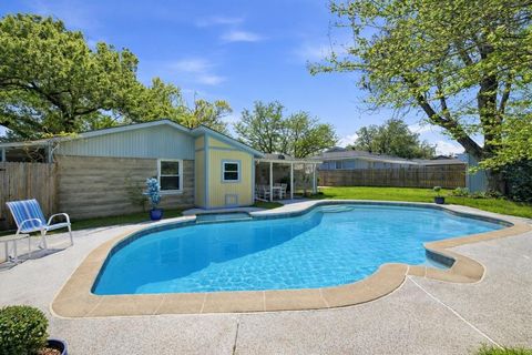 Photo of 5413 Jerri Lane, Haltom City, TX 76117 (MLS # 21216995)