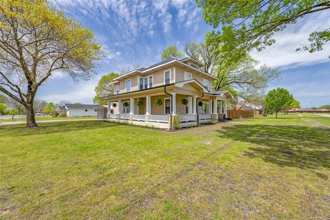 Photo of 901 N Main Street, Leonard, TX 75452 (MLS # 21189907)