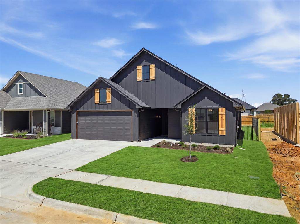940 Huckleberry Lane