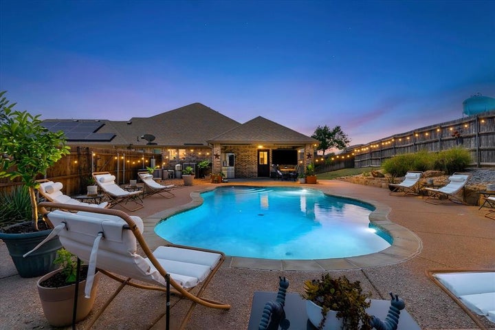 Photo 1 of 40 — 6041 Park View Drive, Midlothian, TX 76065