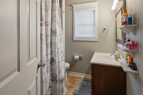 Tiny photo for 243 Autumn Wood Trail, Gun Barrel City, TX 75156 (MLS # 21279806)