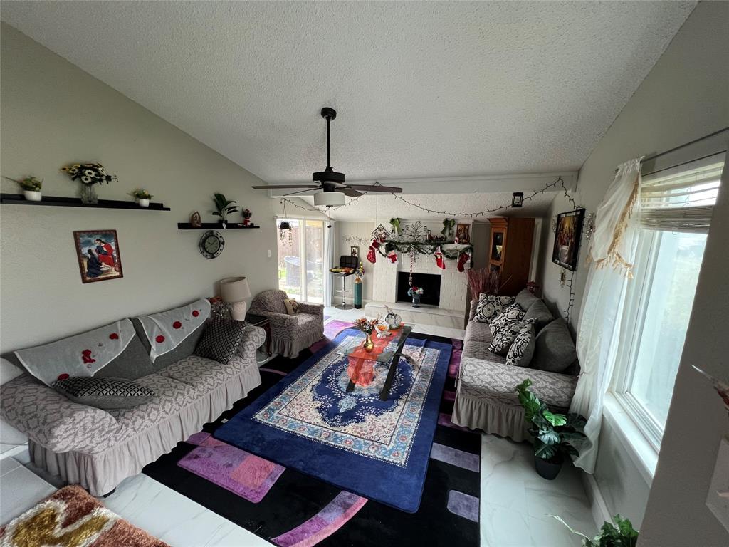2809 Royalty Drive