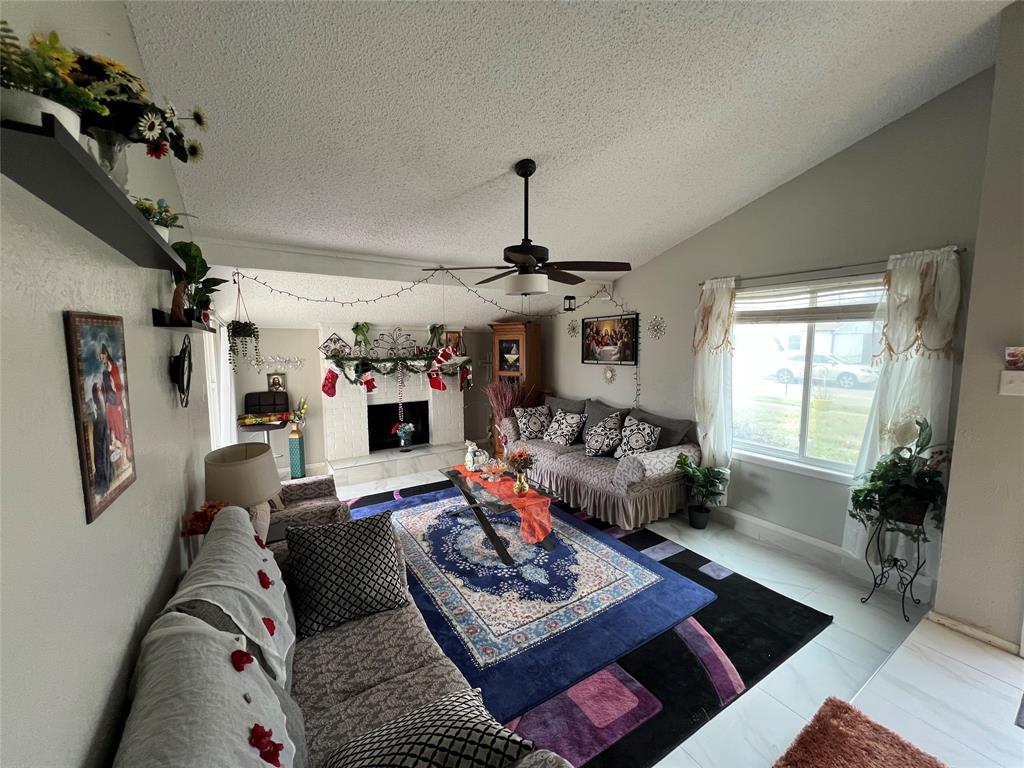 2809 Royalty Drive