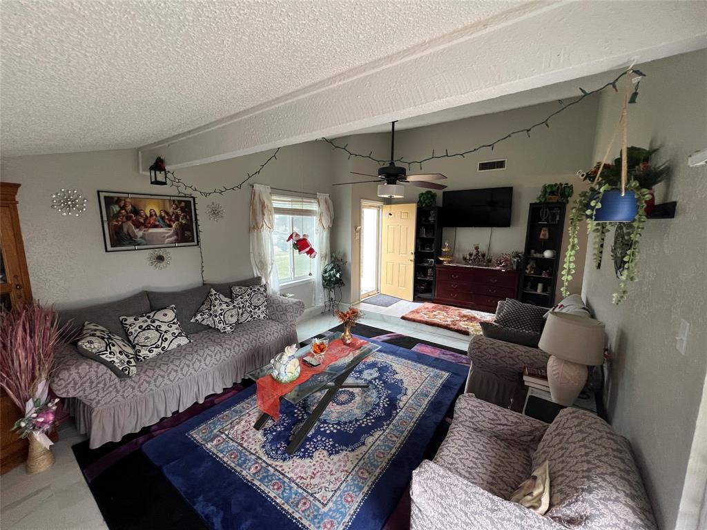 2809 Royalty Drive