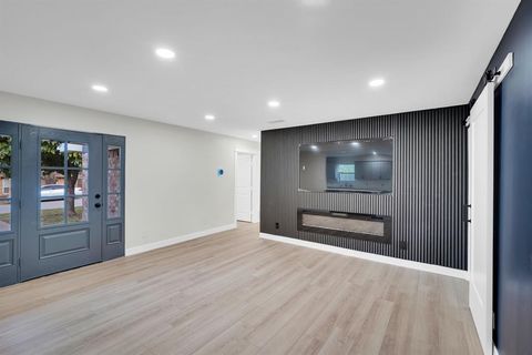 Photo of 100 N Valley Street, Red Oak, TX 75154 (MLS # 21220435)