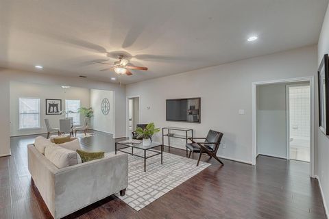Tiny photo for 2705 McCart Avenue #205, Fort Worth, TX 76110 (MLS # 20917351)