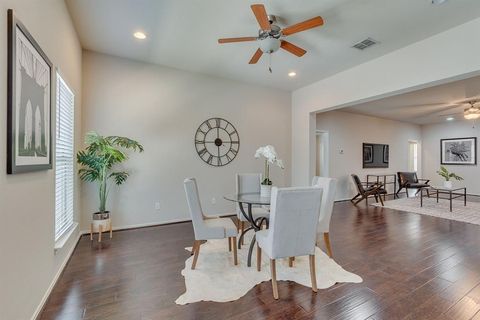 Tiny photo for 2705 McCart Avenue #205, Fort Worth, TX 76110 (MLS # 20917351)