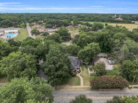 A home in Waxahachie