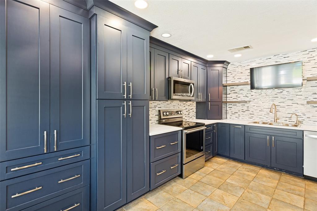 2505 Dahlia Drive