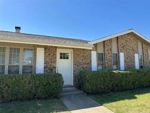 Photo of 2908 Kingston Drive, Plano, TX 75074 (MLS # 21225504)