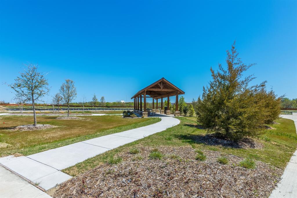 Cloverleaf - Residential Lease