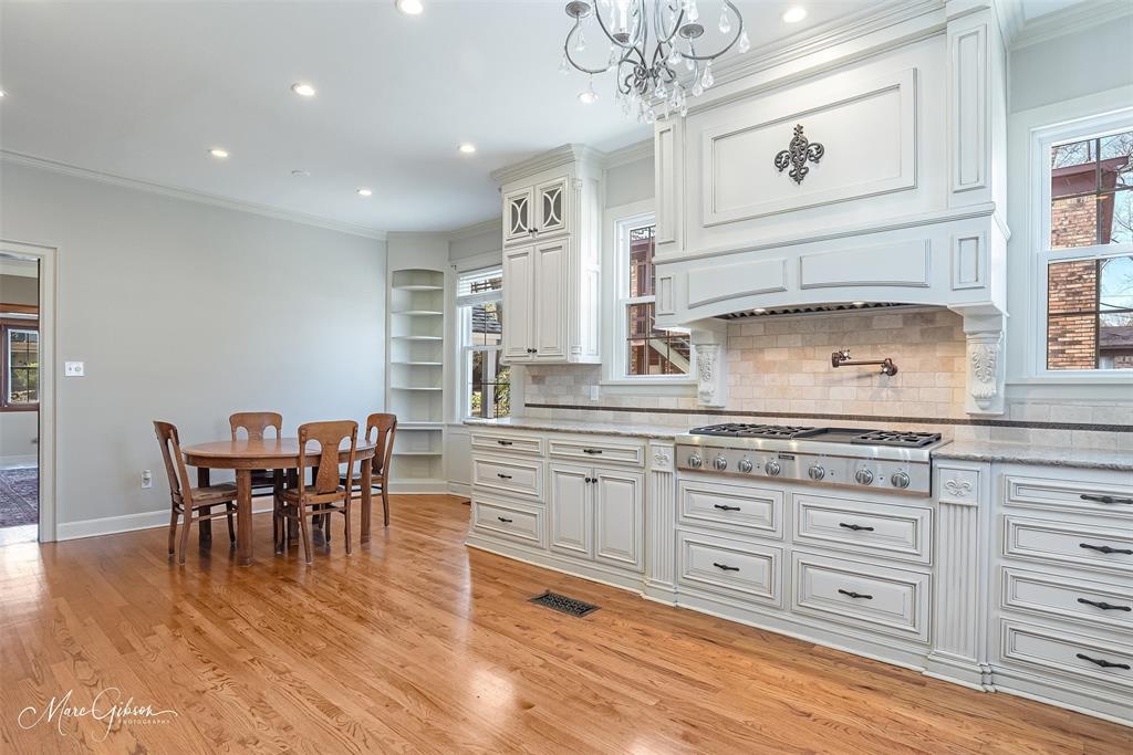 848 Robinson Place