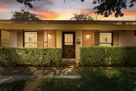 1529 Regina Court N Irving TX 75062