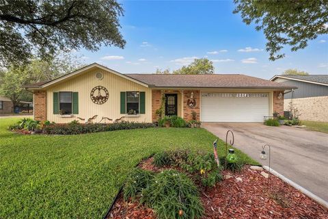 221 Crockett Lane Hewitt TX 76643