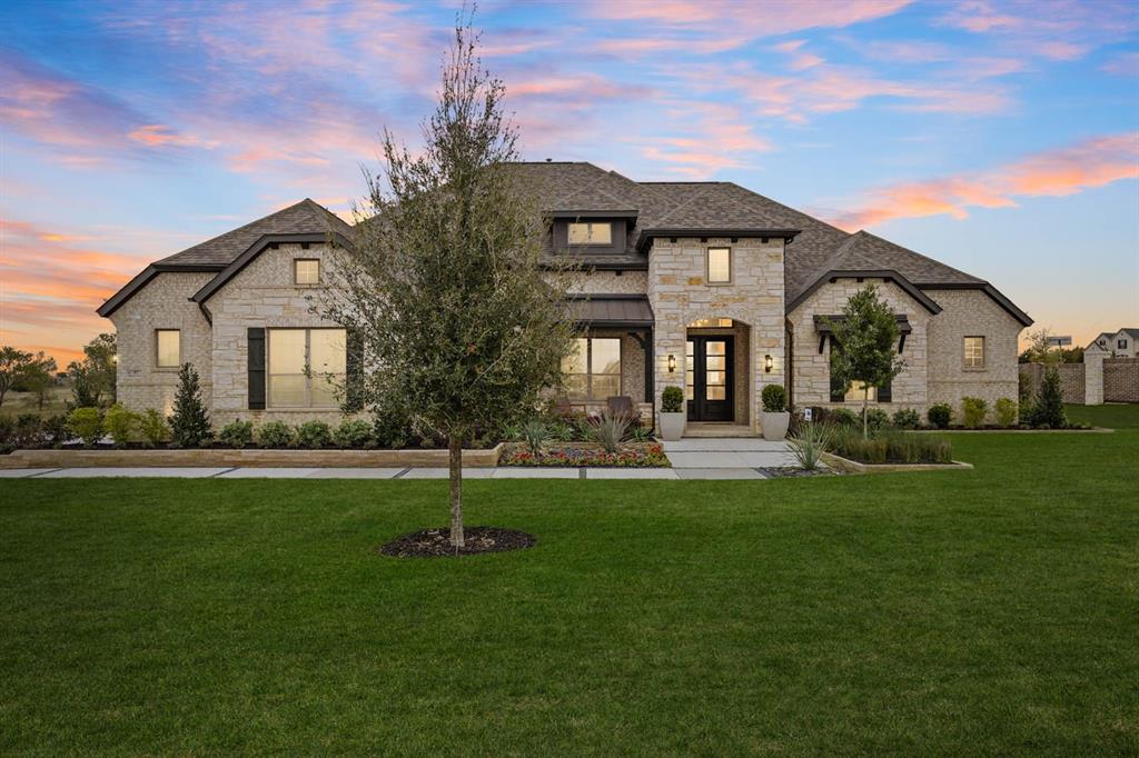 113 Waterfall Way