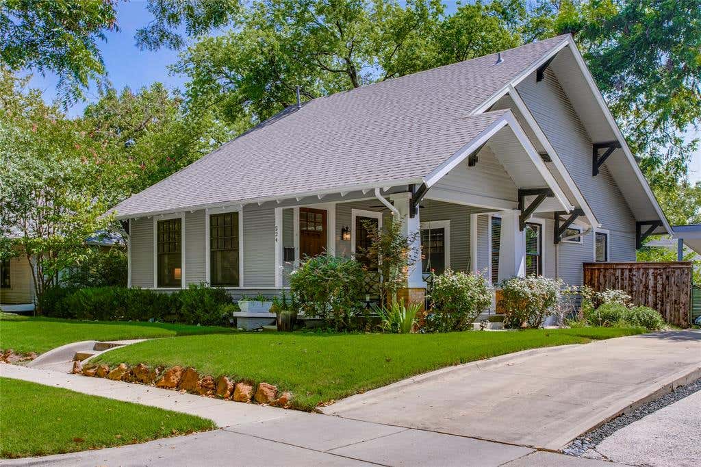 Photo of 224 N Waverly Drive, Dallas, TX 75208 (MLS # 21348744)
