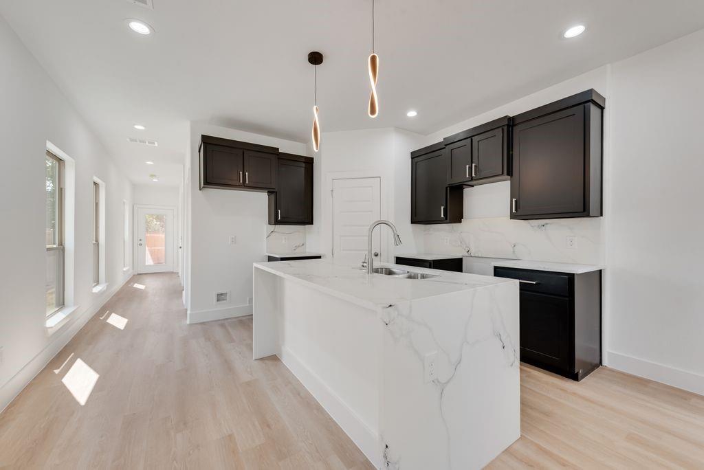 Lincoln Manor - Residential