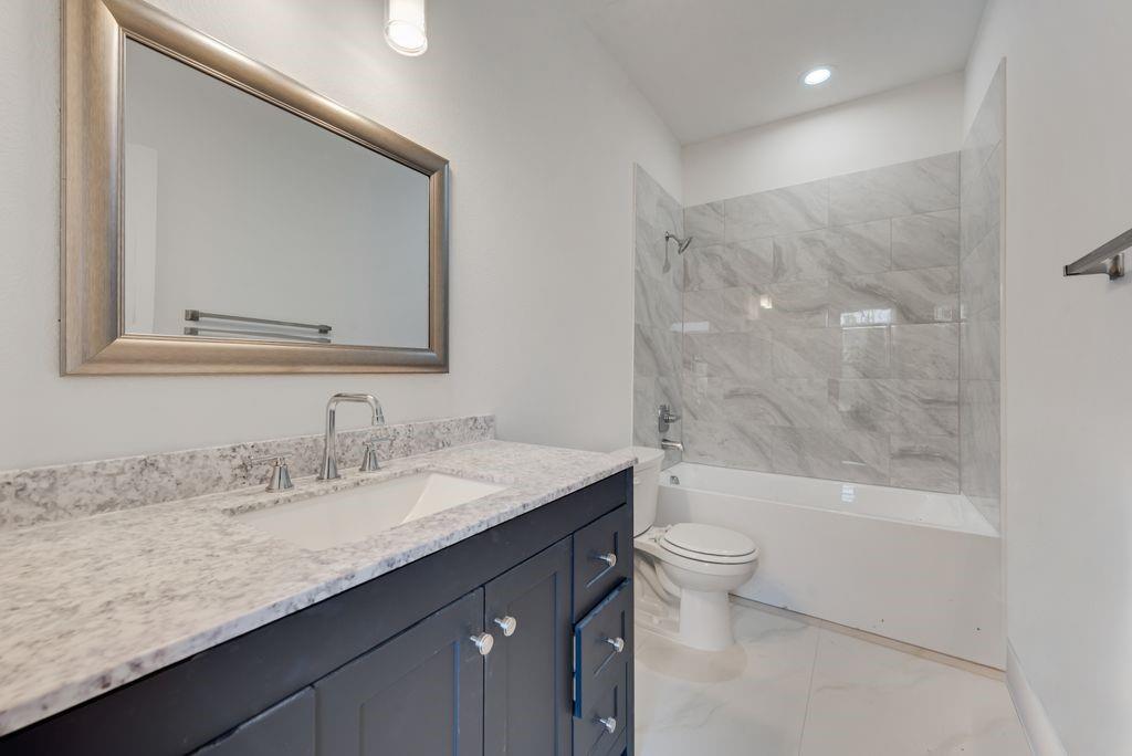 Lincoln Manor - Residential