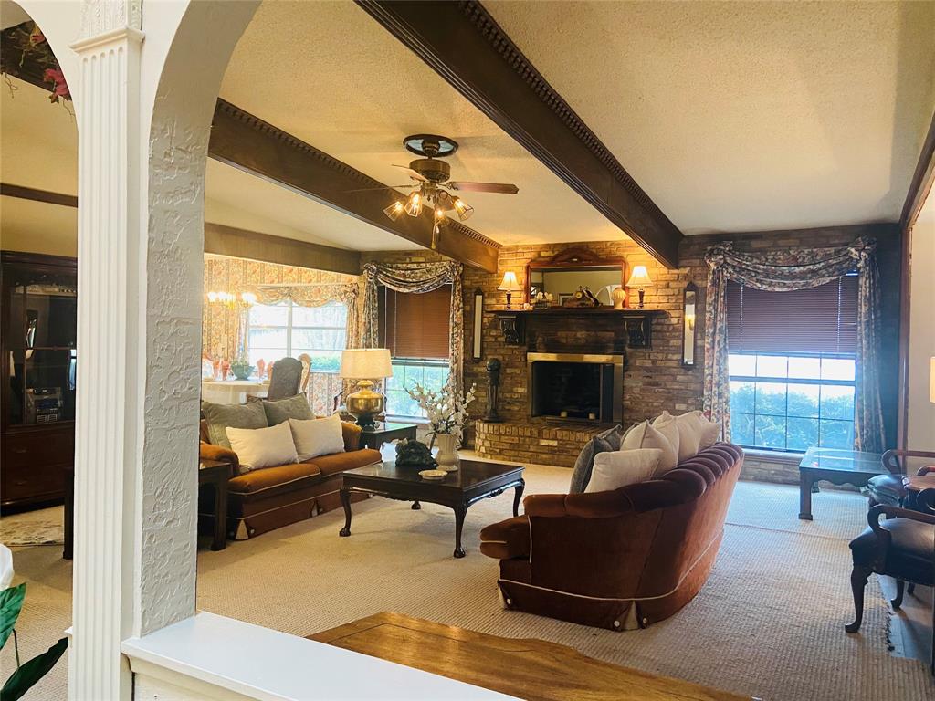 909 Overhill Drive