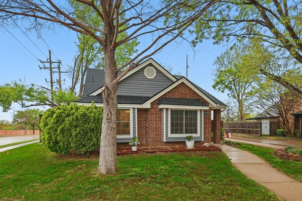 listing image 0