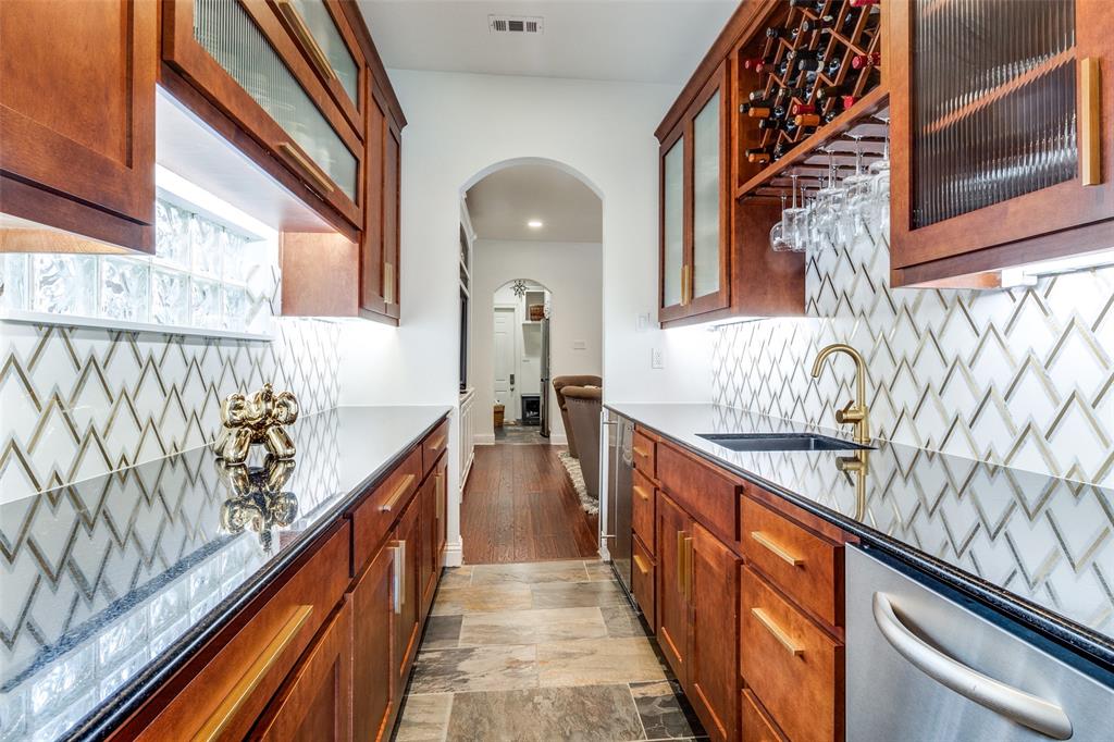 6002 Mercedes Avenue