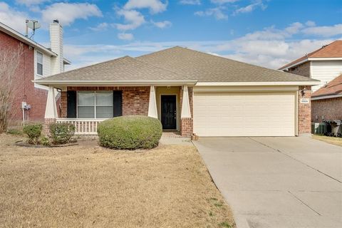 Photo of 9804 Westmere Lane, Fort Worth, TX 76108 (MLS # 21179786)