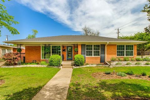 Photo of 700 Ridgedale Drive, Richardson, TX 75080 (MLS # 21224159)