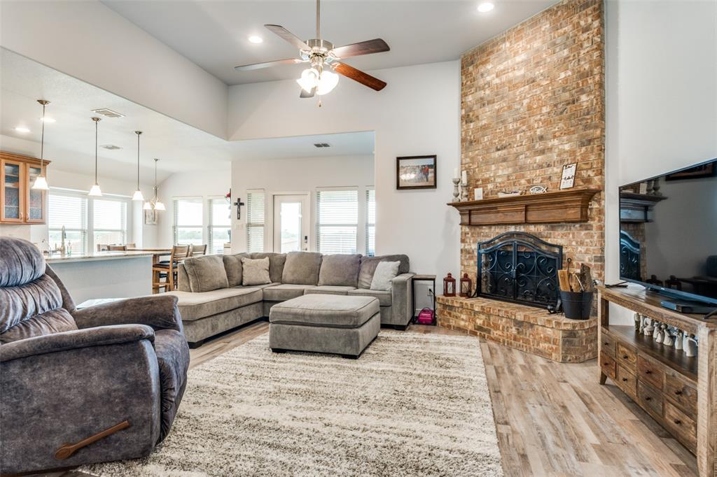 3118 Oak Crest Drive