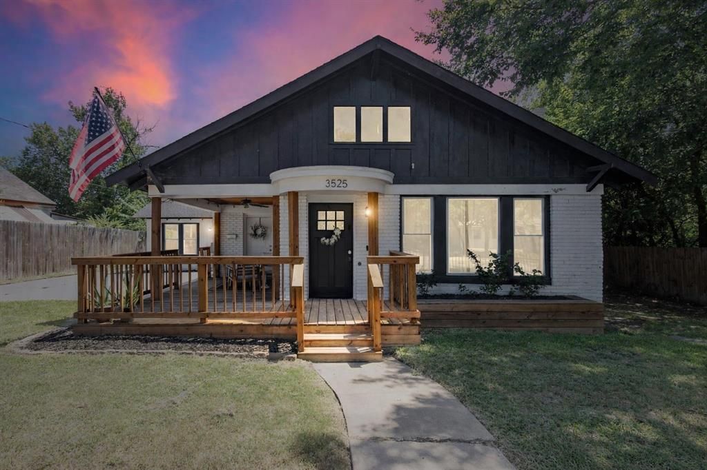 Photo of 3525 Lee Street, Greenville, TX 75401 (MLS # 21214963)