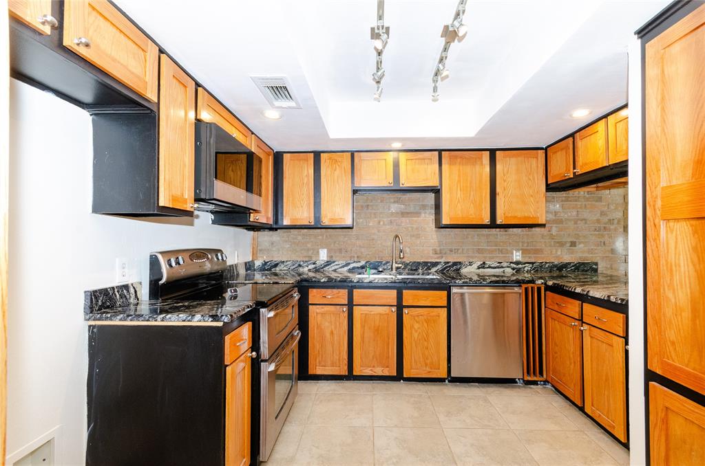 2718 Creek Wood Court