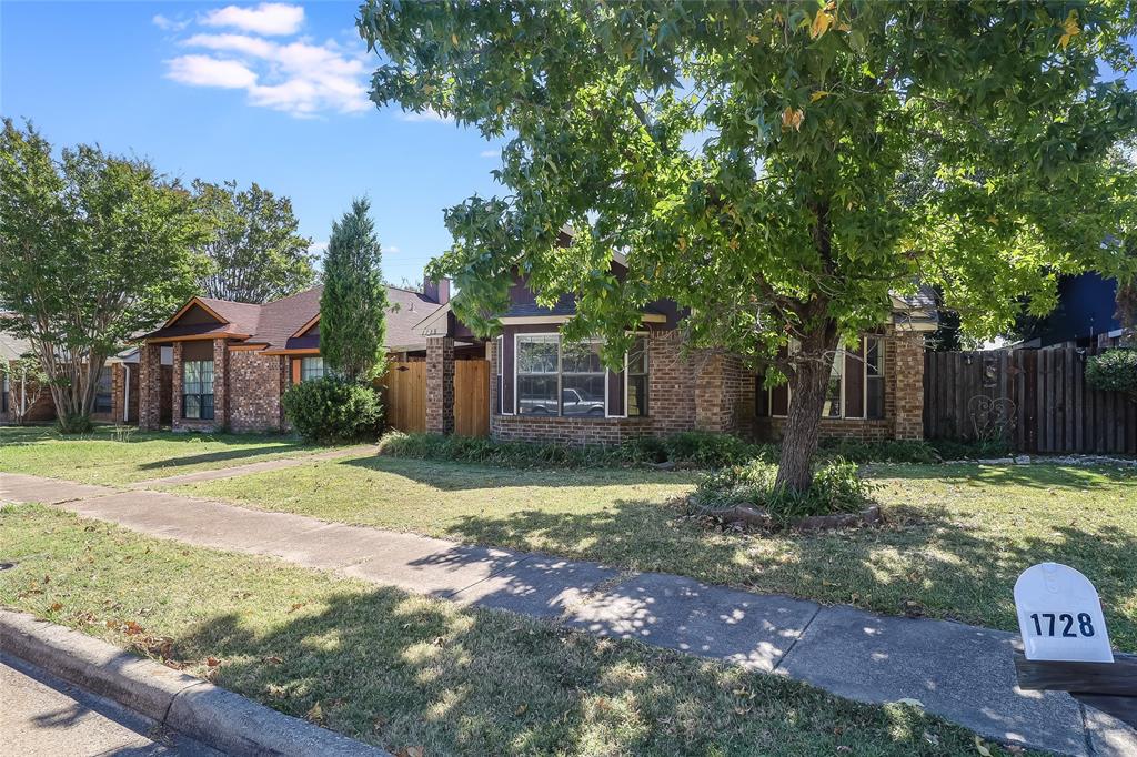 1728 Hackamore Street