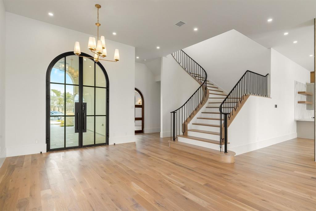 10717 Arrowhead Point Drive