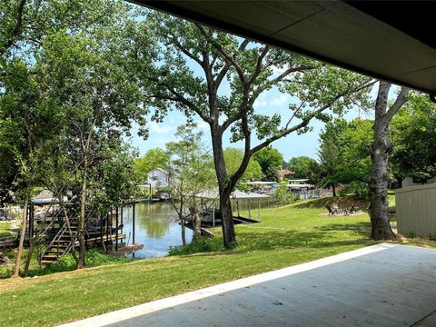 Photo of 4007 Sioux Court, Granbury, TX 76048 (MLS # 21286027)