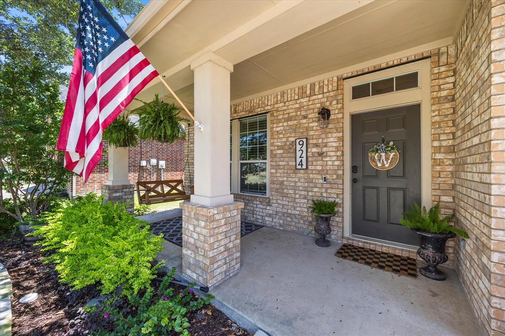 924 Mangrove Drive