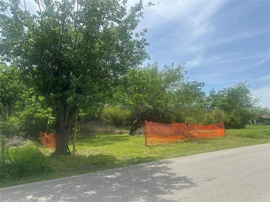 Unlock the potential of this attractive vacant Lot located in the City of Dallas, close to Highway I-30. This Lot is perfect for builders, investors or future homeowners. Build your dream home, start your next investment project or hold for future development - The Possibilities are endless. 




All information is deemed reliable but Not guaranteed. Buyer is responsible for conducting their own due diligence.
