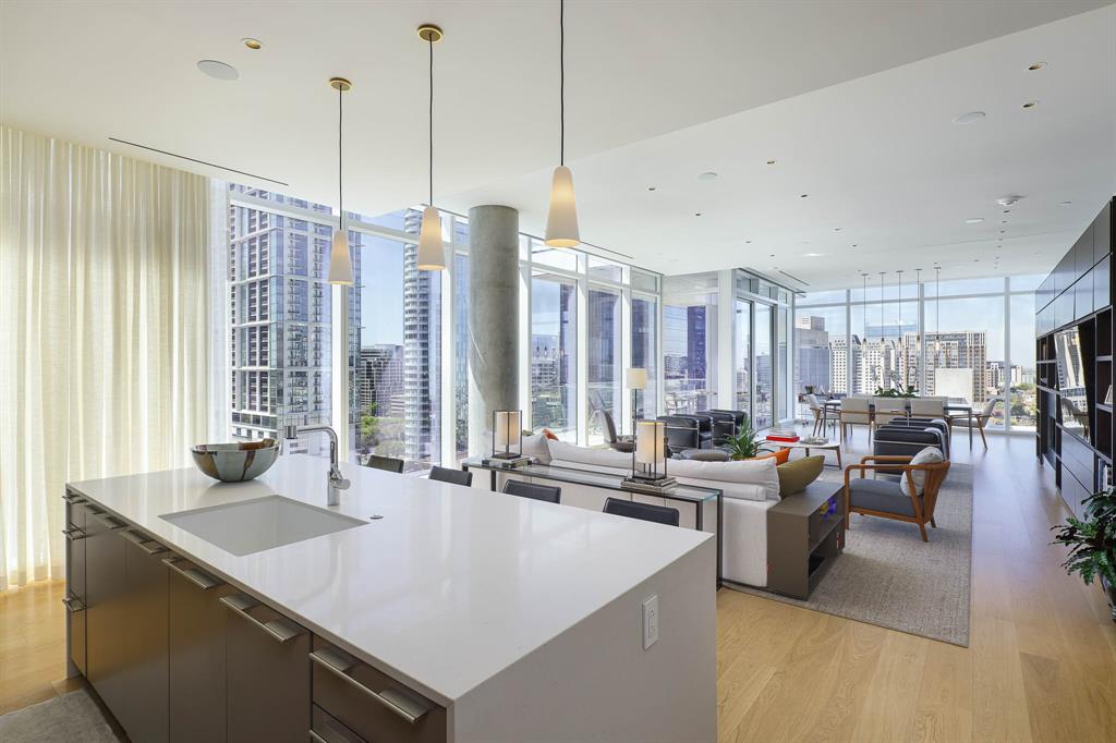 1747 Leonard Street 1102