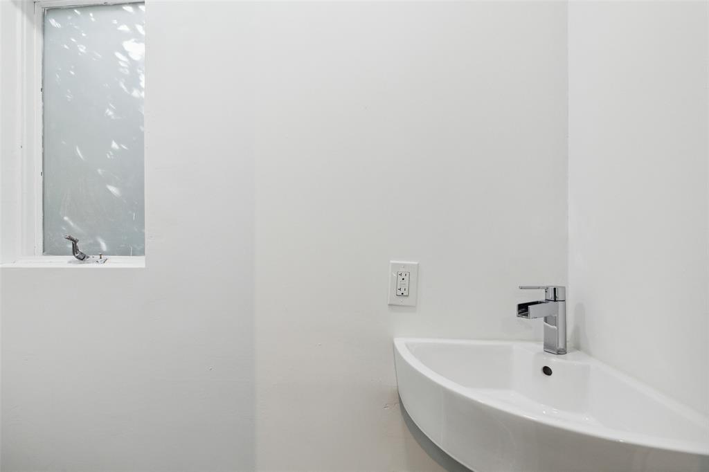 4239 Holland Condos - Residential Lease