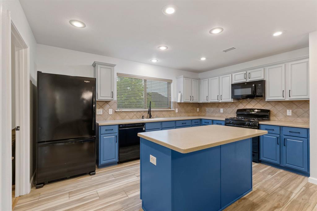 1901 Highland Oaks Drive