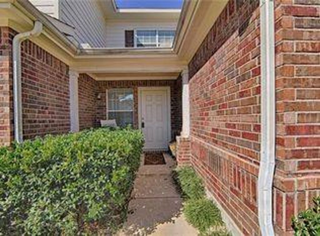Photo of 7405 Howling Coyote Lane, Fort Worth, TX 76131 (MLS # 21174310)