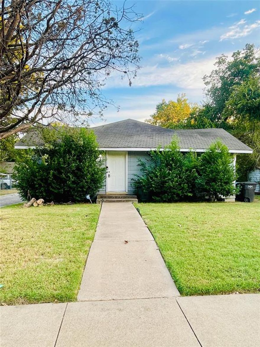 Don't miss this charming 3 Bedroom, 2 full bath home. Recently remodeled kitchen with open floor plan has a kitchen island that doubles up as breakfast table. Refrigerator, microwave included. Primary Bedroom with ensuite bath. You will like the laminate flooring, white built-in cabinets, granite countertops throughout, lighting inside and that it has a big back yard! 
2 yr old installed air conditioning(2023).  Fully refurbished bathroom. 

All photos are from 2023, as house currently occupied. Kindly book a showing to see the property in person before you decide to rent.


Please call to book an appointment so that Dogs at the property will be safely secured before showing.

Please verify school and all additional information yourself to ensure accuracy.