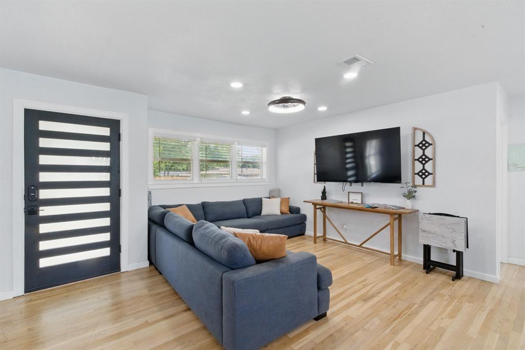 613 Crestview Drive