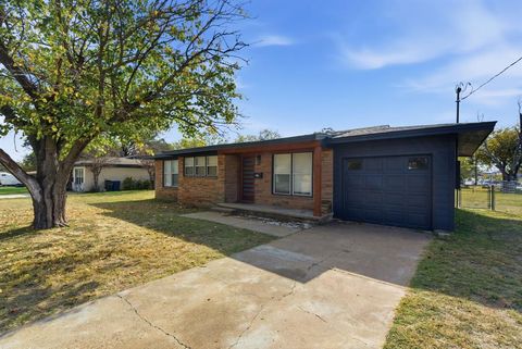 613 Crestview Drive Granbury TX 76048