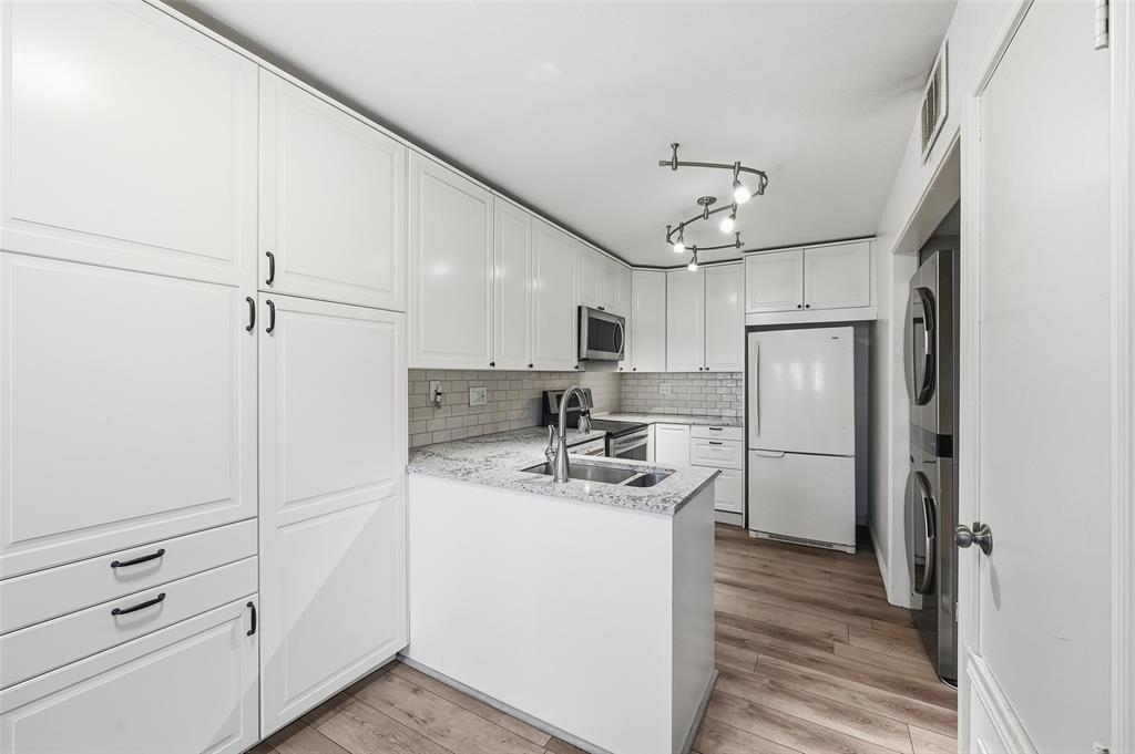 Lifescape Villas On Dublin Condos - Residential