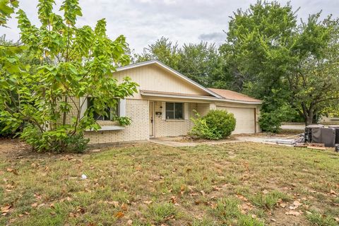 A home in Everman