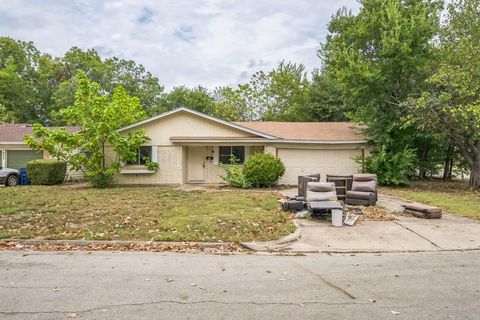 A home in Everman