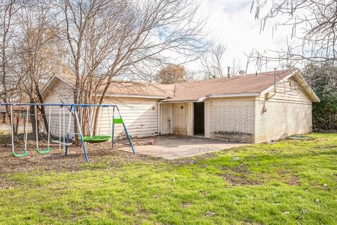 A home in Everman