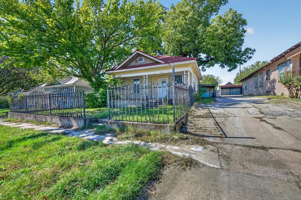 2405 Roosevelt Avenue