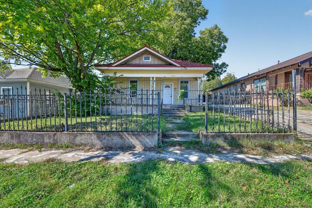 2405 Roosevelt Avenue