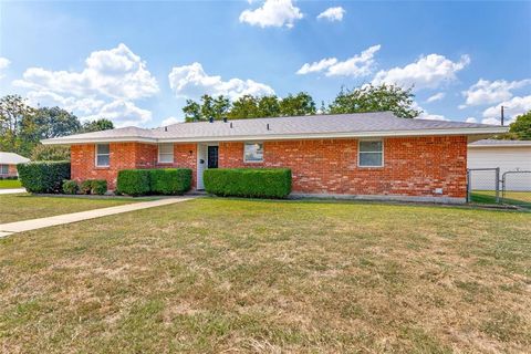 Photo of 240 Smith Street, Burleson, TX 76028 (MLS # 21198131)